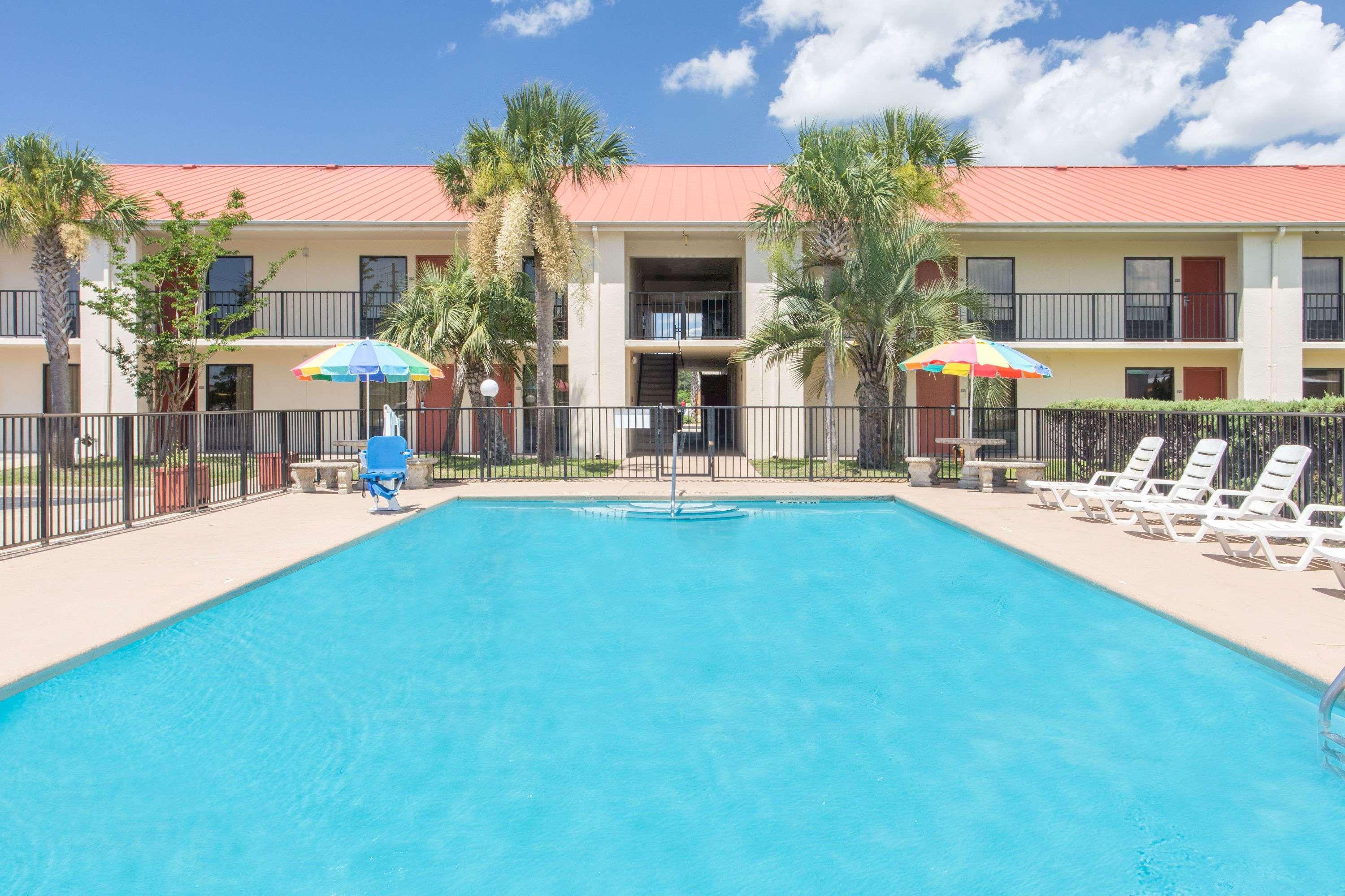 Days Inn & Suites By Wyndham Navarre - Near Beaches Hurlburt Luaran gambar