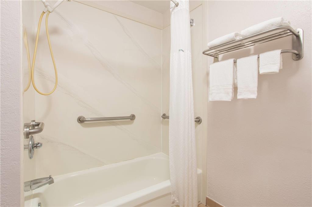Days Inn & Suites By Wyndham Navarre - Near Beaches Hurlburt Bilik gambar